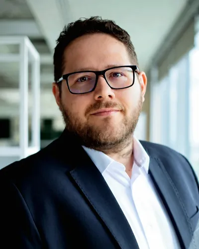 Przemysław Grell, ekspert SEO prowadzący kampanie link buildingowe